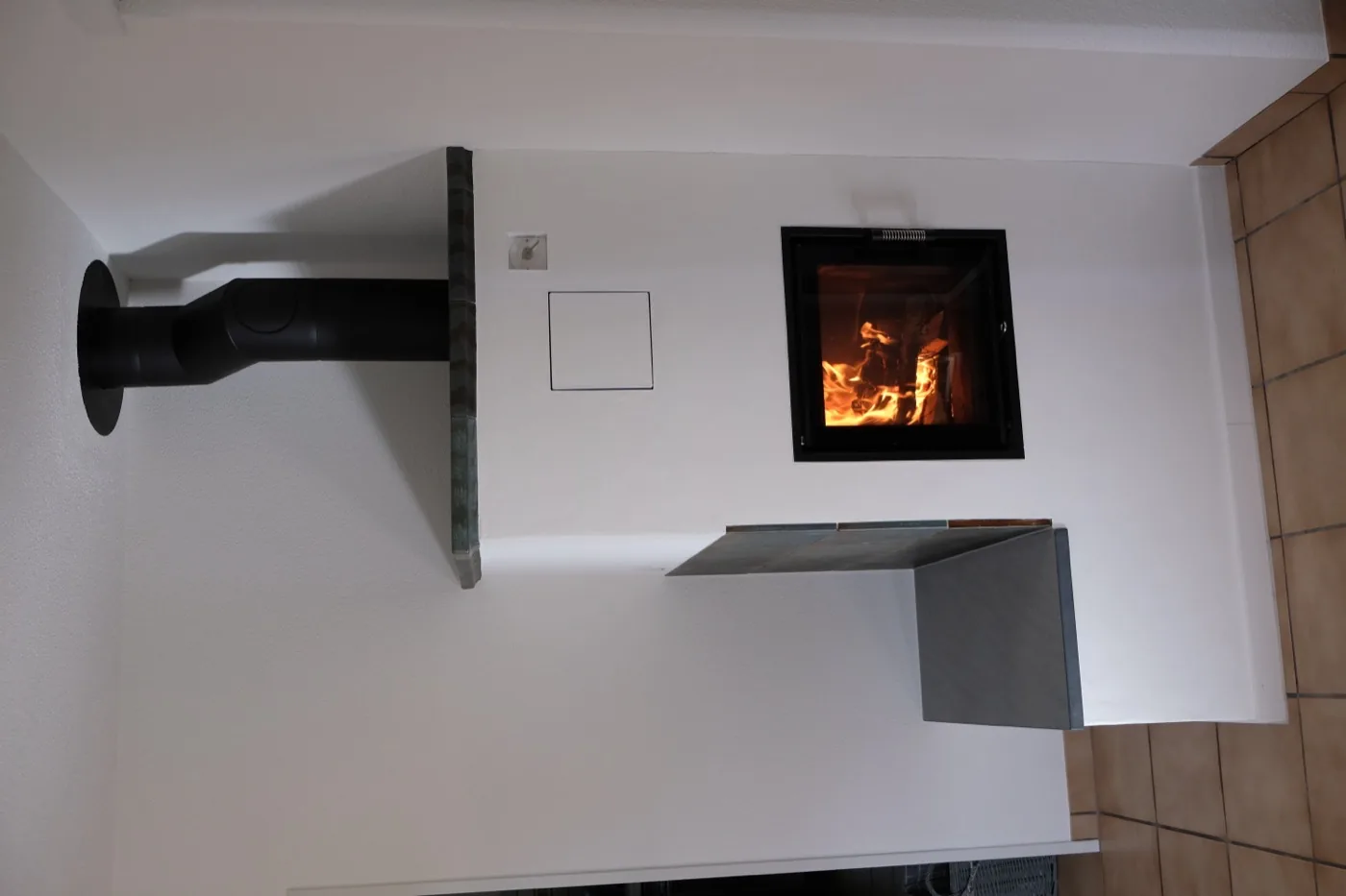 Speicherofen Schaffhausen – Detailansicht mit brennendem Feuer